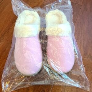 𝅺nwt Luxehome Pink Slippers, size Large